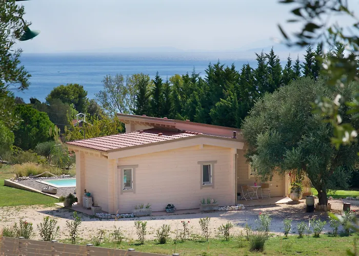 Driftwood Karavádhos