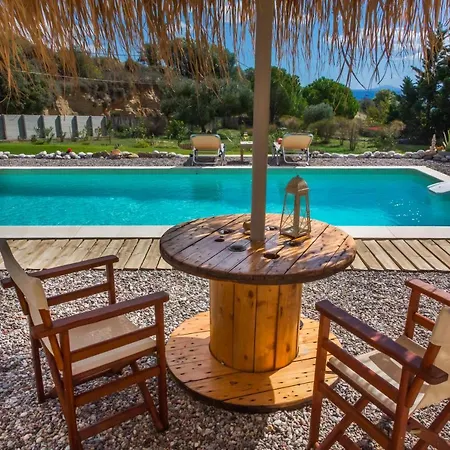 Willa Driftwood Karavádhos