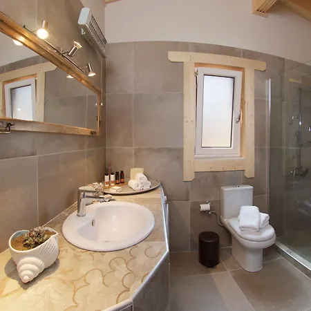 Willa Driftwood Karavádhos