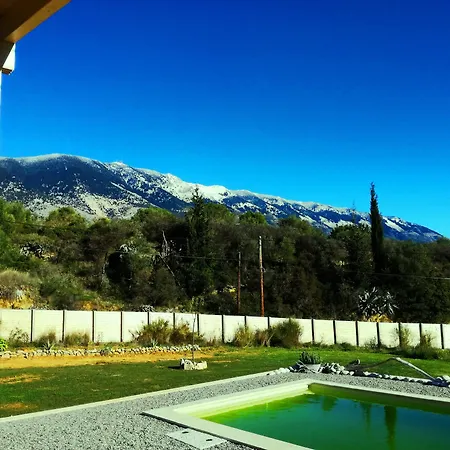 Driftwood Karavádhos