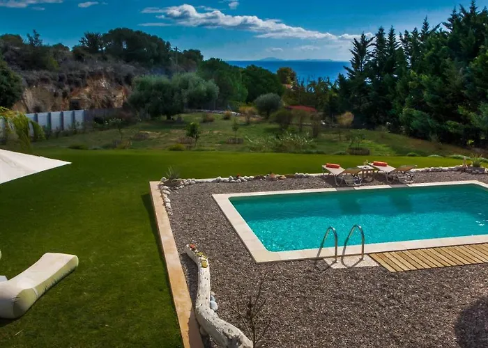 Driftwood Villa Karavádhos